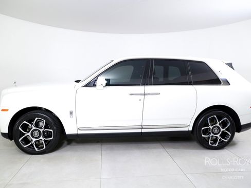 Used 2020 Rolls-Royce Cullinan image 3