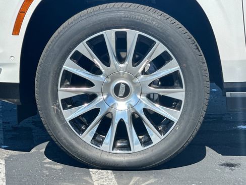 Certified 2025 Cadillac Escalade ESV Premium Luxury Platinum AWD/4WD image 45