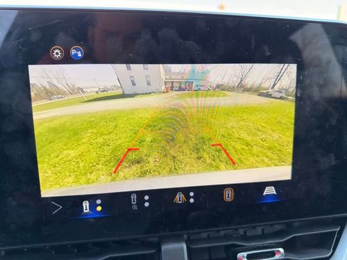 Used 2025 Chevrolet Equinox LT w/ Safety and Technology Package image 19