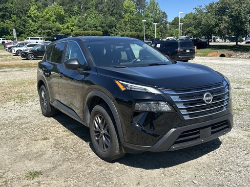 Used 2024 Nissan Rogue S FWD image 3