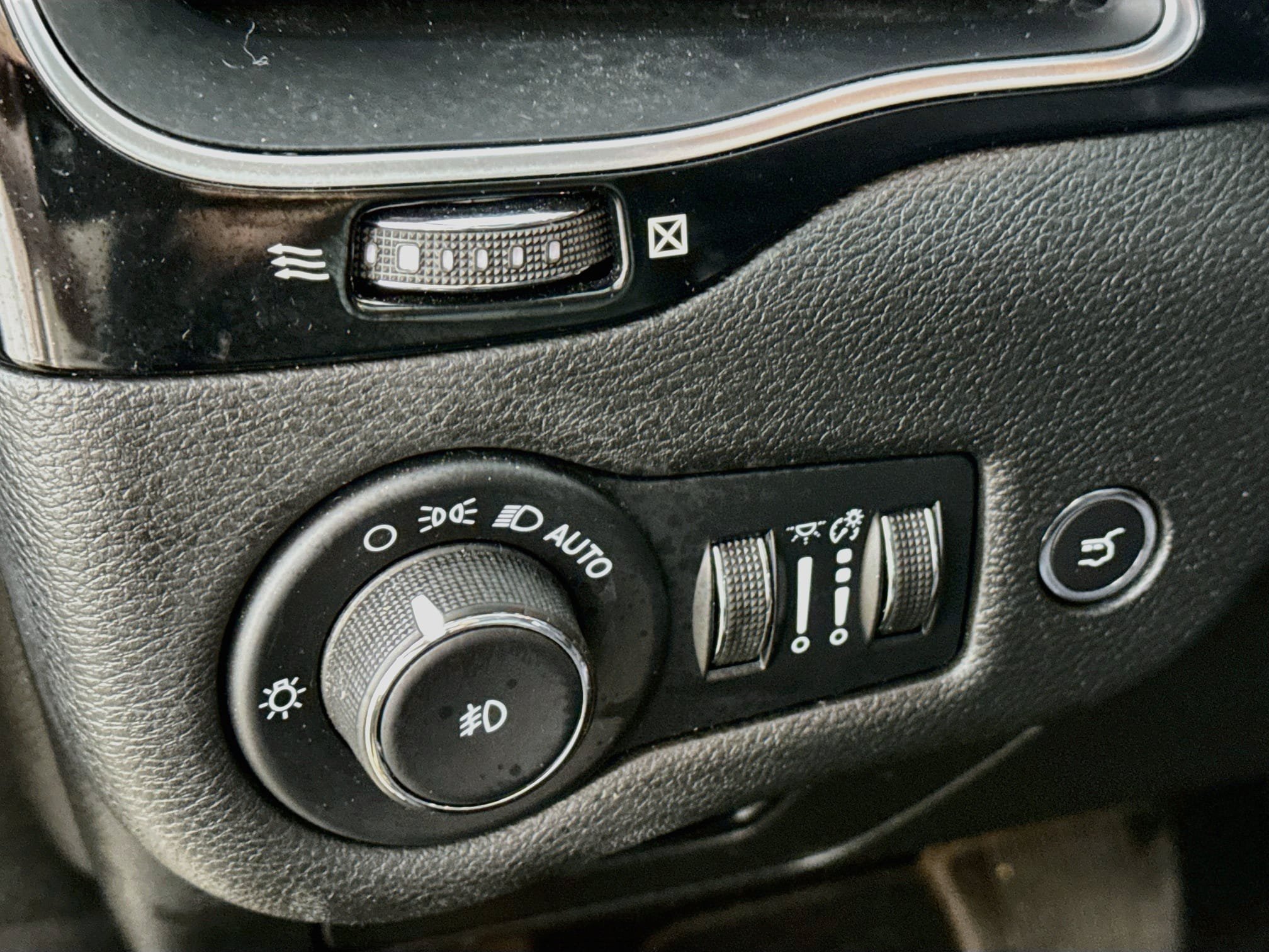 Used 2023 Jeep Cherokee Altitude Lux AWD/4WD image 13