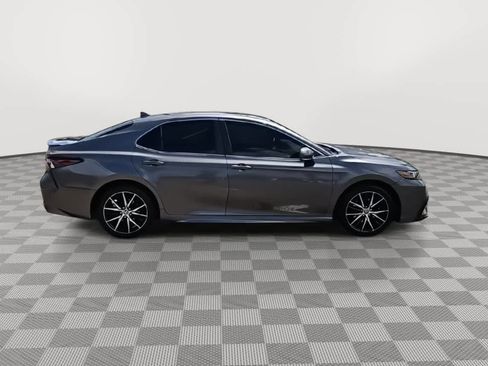 Used 2022 Toyota Camry SE image 9