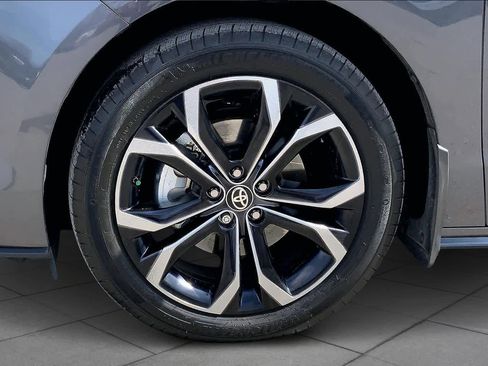 New 2025 Toyota Sienna Platinum image 11