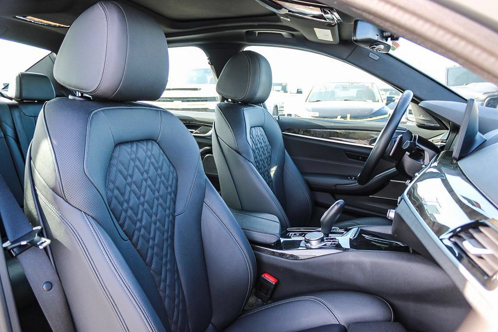 Used 2023 BMW 540i xDrive w/ Premium Package AWD/4WD image 17