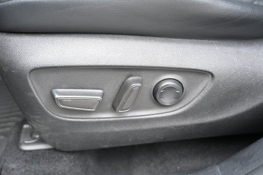 Used 2021 Toyota Highlander XLE AWD/4WD image 17