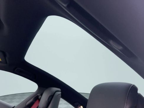 Used 2021 Porsche Taycan 4S w/ Premium Package image 15