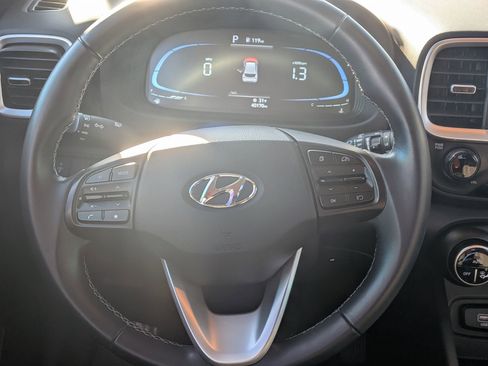 Used 2024 Hyundai Venue SEL image 20