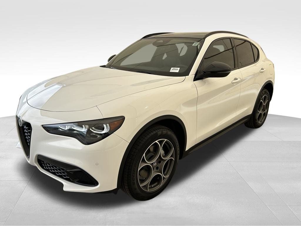 New 2025 Alfa Romeo Stelvio Sprint w/ Convenience Package AWD/4WD image 3