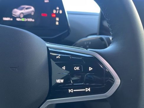 Certified 2025 Volkswagen ID.4 Pro image 17