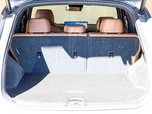 Used 2023 Genesis GV70 2.5T w/ Advanced Package image 22