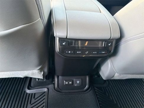 Certified 2022 Toyota Highlander Platinum image 23