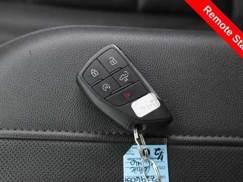 Used 2023 GMC Sierra 1500 SLT AWD/4WD image 3