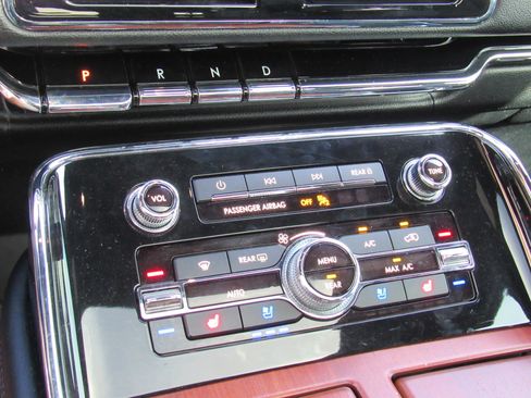 Used 2018 Lincoln Navigator L Reserve w/ Technology Package image 15