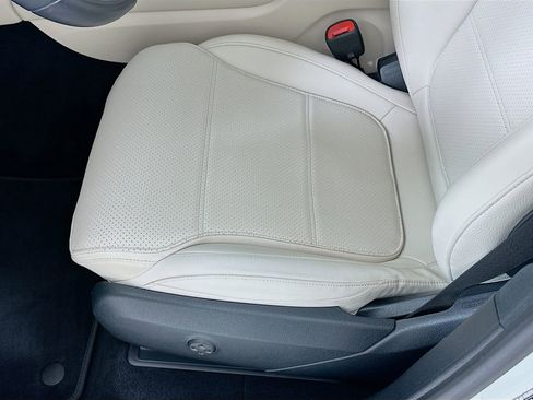 Used 2025 Mercedes-Benz GLC 300 4MATIC image 20