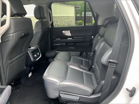 Used 2025 Ford Expedition Active AWD/4WD image 11