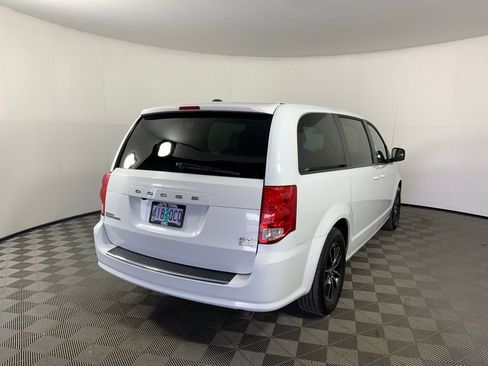 Used 2019 Dodge Grand Caravan GT FWD image 3