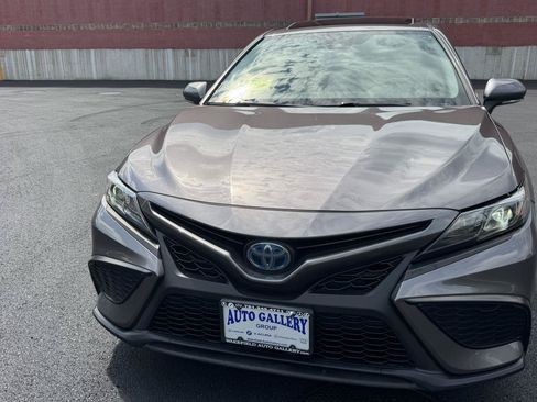 Used 2022 Toyota Camry SE w/ Cold Weather Package FWD image 26