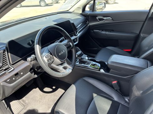 Used 2025 Kia Sportage EX AWD/4WD image 9
