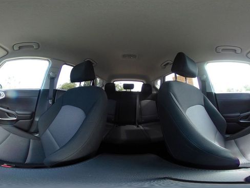 Used 2025 Kia Soul LX w/ LX Technology Package FWD image 41