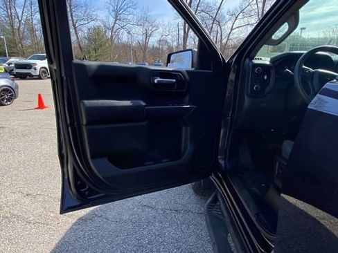 Used 2022 Chevrolet Silverado 1500 Custom Trail Boss w/ LPO, Dark Essentials Package AWD/4WD image 14