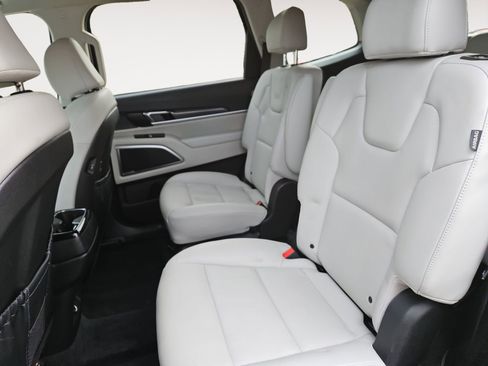 Used 2024 Kia Telluride S w/ S Sunroof Package image 13