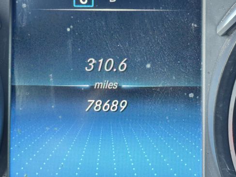 Used 2021 Mercedes-Benz GLC 300 4MATIC image 23