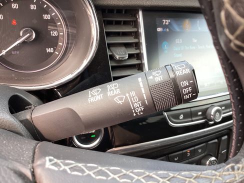 Used 2020 Buick Encore Preferred image 19