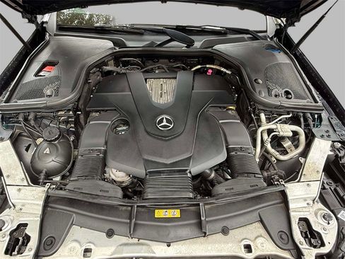 Used 2018 Mercedes-Benz E 400 4MATIC Wagon image 23
