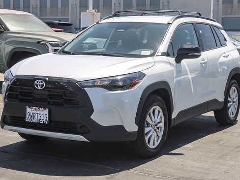 Used 2026 Toyota Corolla Cross LE FWD image 3