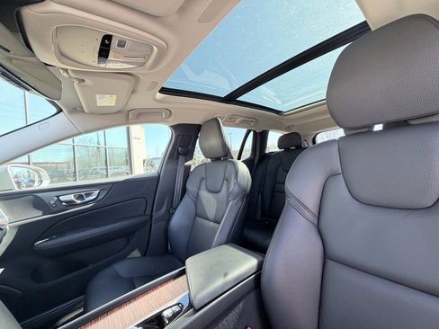 Used 2025 Volvo V60 B5 Cross Country Plus image 11