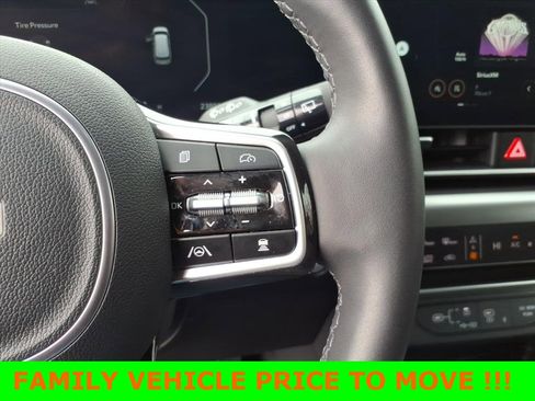 Used 2025 Kia Carnival SX Prestige image 22