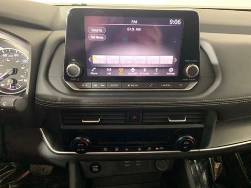 Used 2025 Nissan Rogue SV image 11