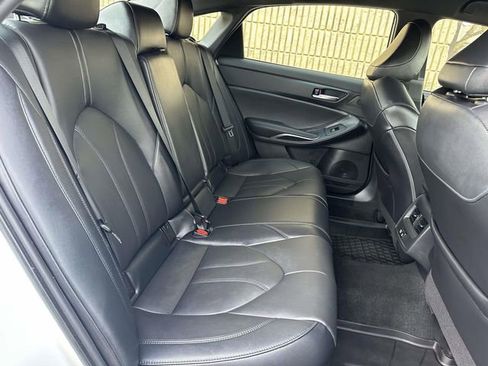 Used 2022 Toyota Avalon XLE image 10