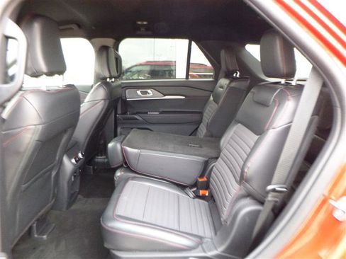 Used 2025 Ford Explorer ST-Line w/ ST-Line Street Pack AWD/4WD image 7