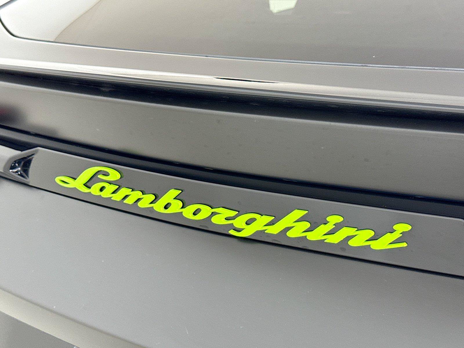Used 2022 Lamborghini Urus AWD/4WD image 38