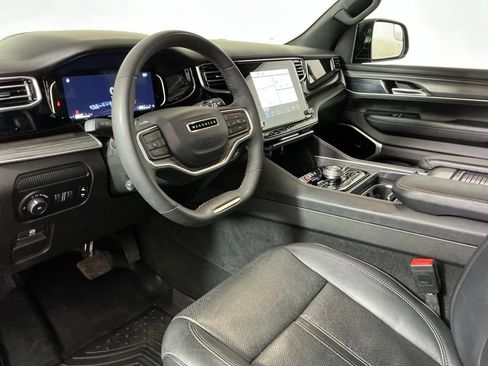 Used 2023 Jeep Wagoneer Series III w/ Premium Group I AWD/4WD image 21