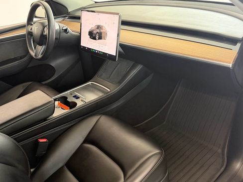 Used 2023 Tesla Model Y 2WD image 14
