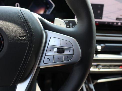 Used 2025 BMW X7 xDrive40i w/ Premium Package image 24