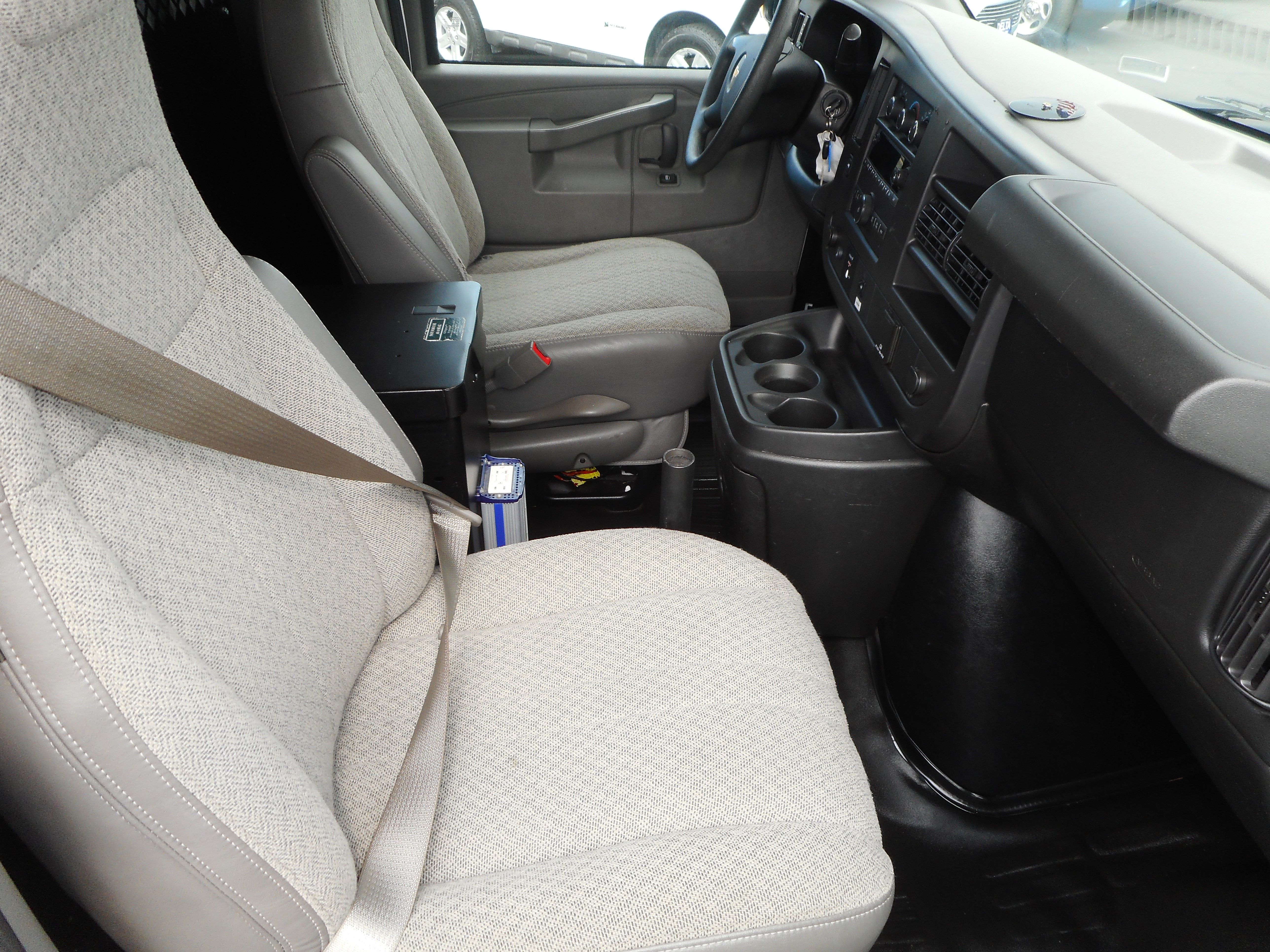 Used 2016 Chevrolet Express 2500 RWD image 23