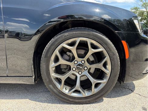 Used 2018 Chrysler 300 Touring w/ Sport Appearance Package RWD image 12