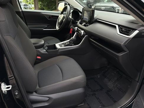 Used 2022 Toyota RAV4 LE AWD/4WD image 10