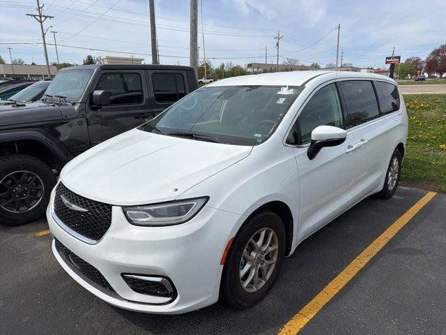 Certified 2023 Chrysler Pacifica Touring-L FWD image 1