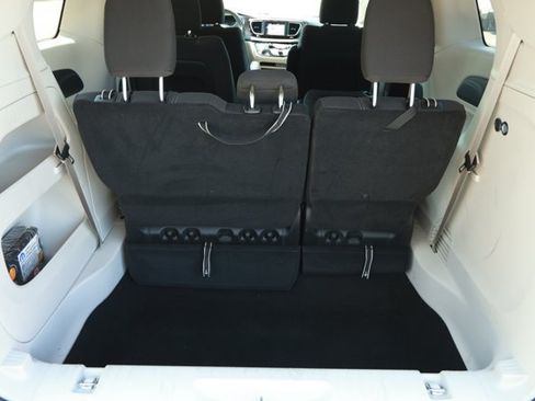 Used 2023 Chrysler Voyager LX FWD image 10