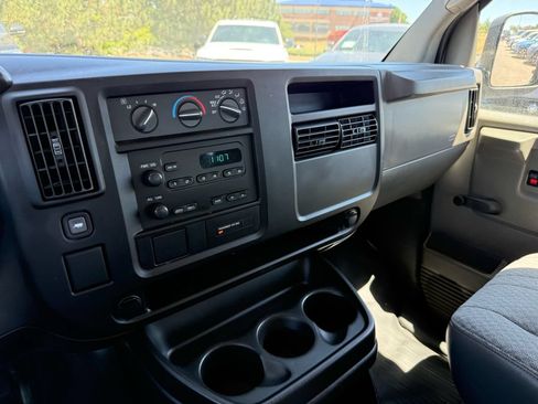 Used 2007 Chevrolet Express 1500 Passenger RWD image 25