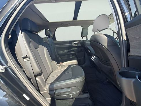 Used 2021 Kia Sorento EX w/ Panoramic Sunroof Package image 15