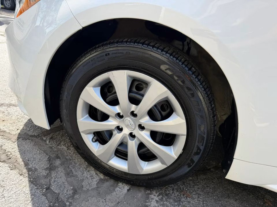 Used 2022 Toyota Corolla LE FWD image 10
