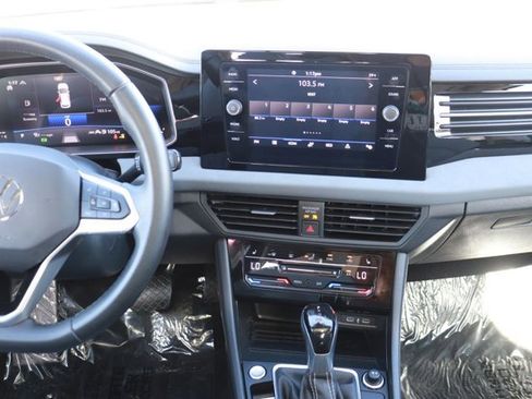 Used 2025 Volkswagen Jetta SE image 15