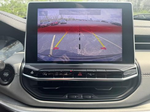 Used 2025 Jeep Compass Limited image 27