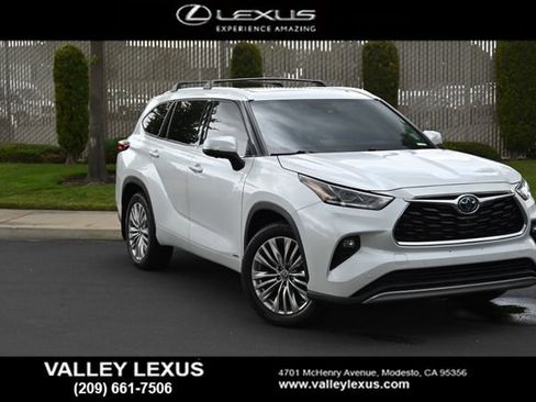 Used 2023 Toyota Highlander Platinum AWD/4WD image 1
