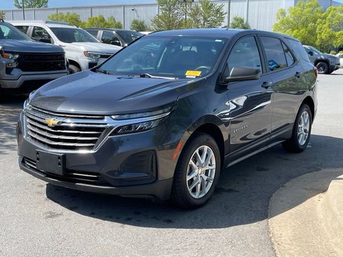 Used 2022 Chevrolet Equinox LS w/ LS Convenience Package FWD image 3